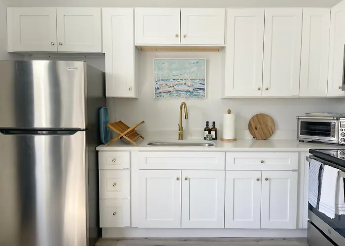 New! Stylish 1900S Renovated Duplex Apartment Building Near Forsyth & River St