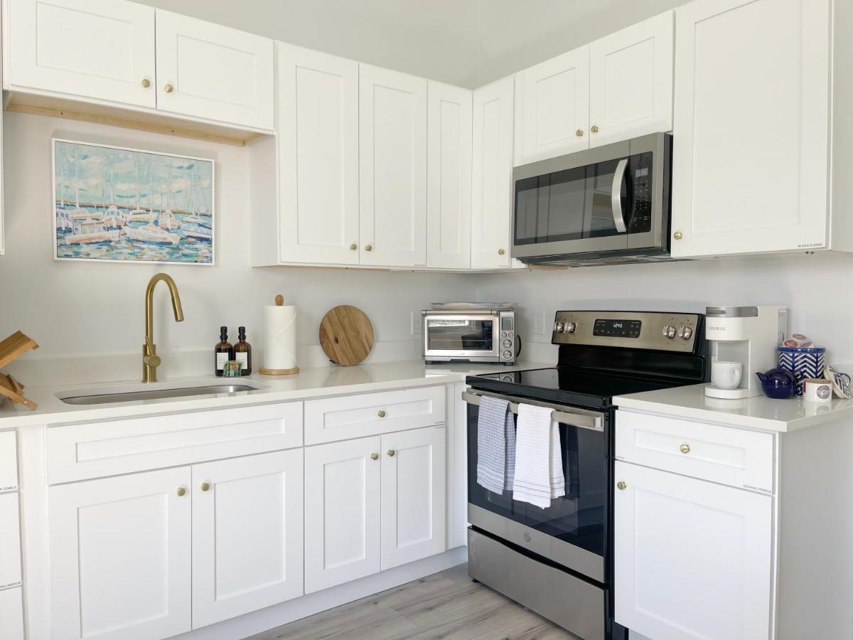 New! Stylish 1900s Renovated Duplex Building Near Forsyth & River St *