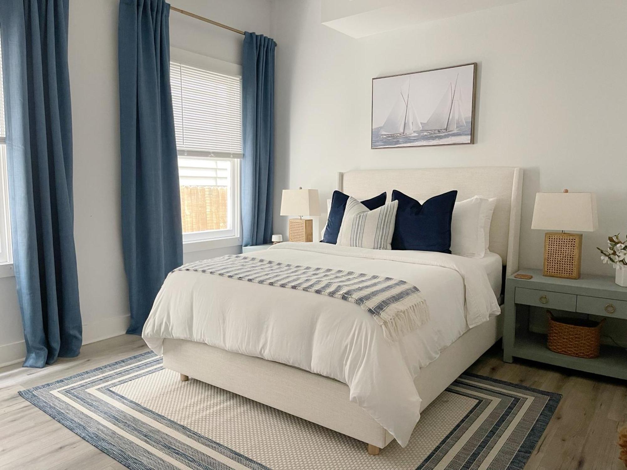 New! Stylish 1900s Renovated Duplex Building Near Forsyth & River St